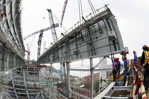 2x-浙能樂(lè)清發(fā)電廠三期6號(hào)機(jī)組吊裝重達(dá)158噸的鍋爐大板梁K4下梁。朱將云  攝.jpg